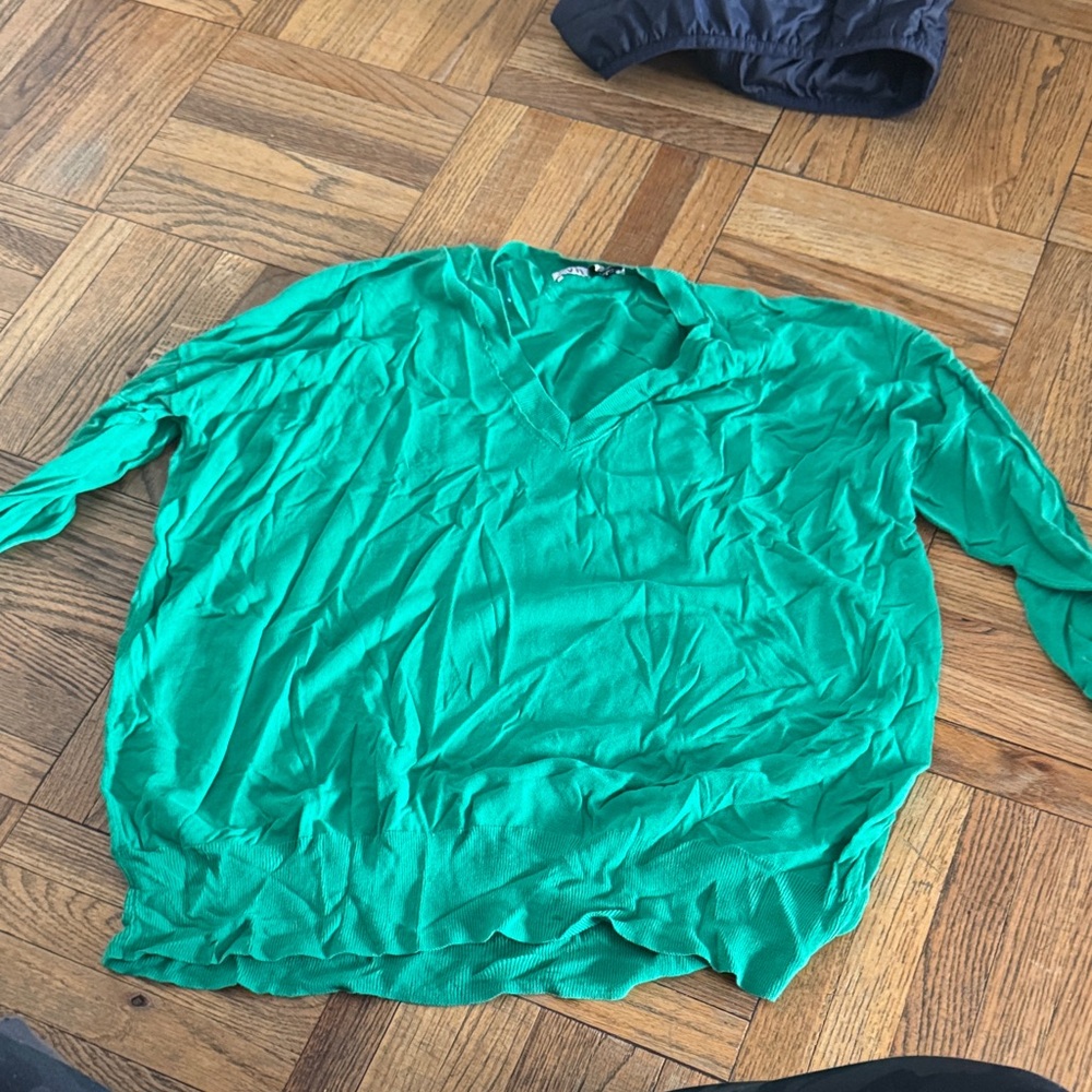 Zara green loose fitted size small vneck